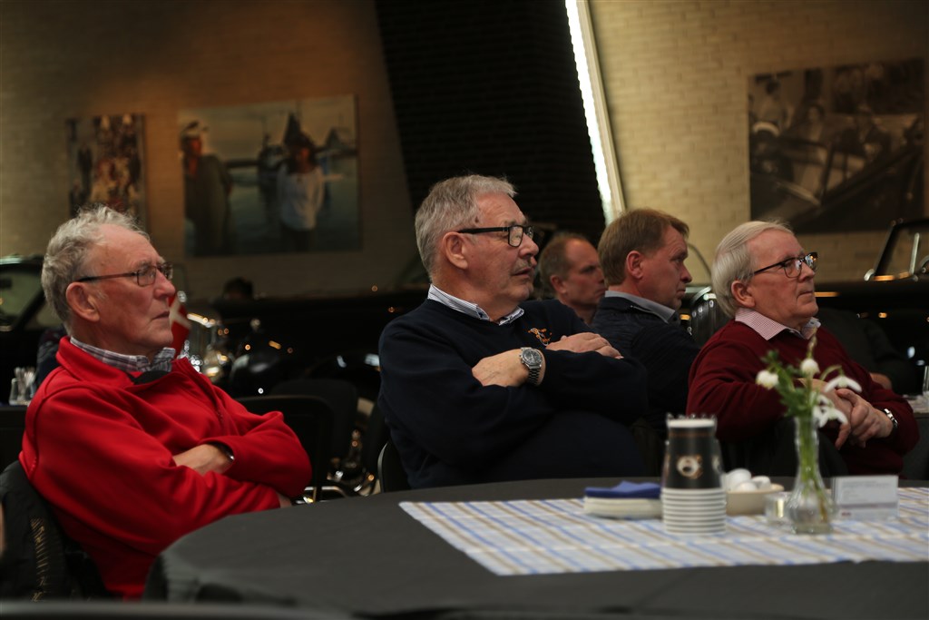 Fra venstre: Svend Damborg, Jens Winther Sen., Arnold Larsen, bagved: Henrik Larsen og Michael Carlsen
(Foto: Motorsporten.dk)